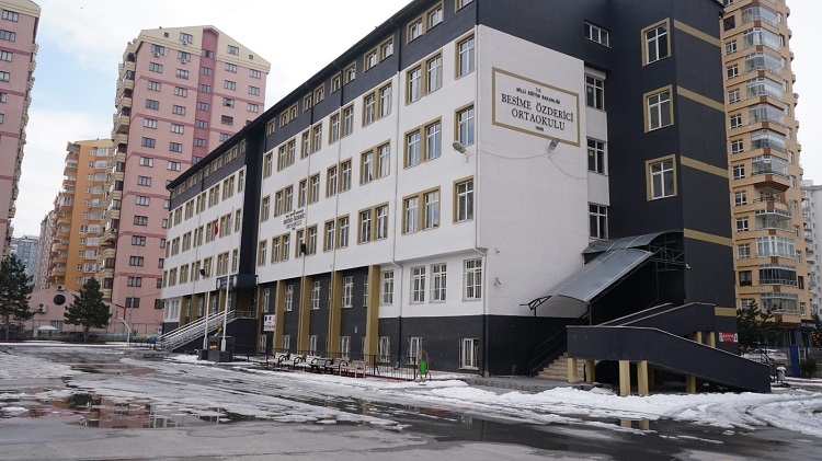 Boşaltılan okullarda sessizlik