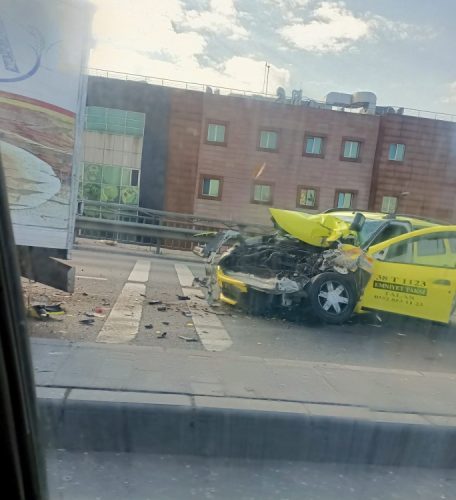Üst geçitte kaza: 2 yaralı