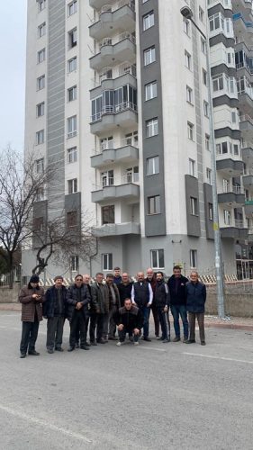 Kayseri’de ağır hasarlı bina boşaltıldı, sakinleri yardım bekliyor