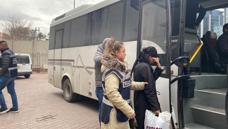 Hırsızlık suçundan aranan 2 hükümlü yakalandı
