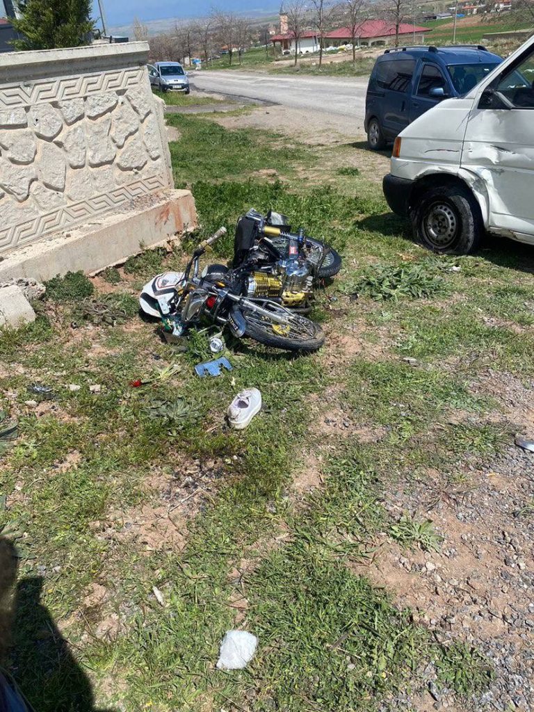 19 yaşındaki motosiklet sürücüsü kazada hayatını kaybetti