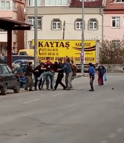 Yabancı uyrukluların kavgasında 3 yaralı