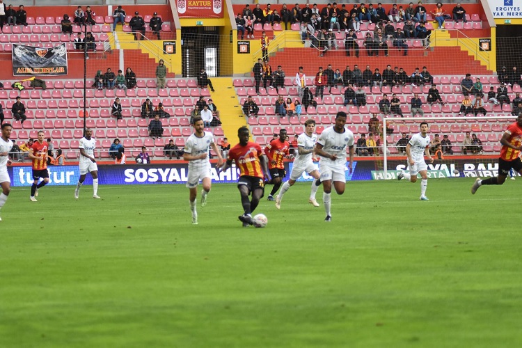 Kayserispor-Kasımpaşa mücadelesi golsüz bitti