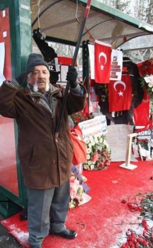 17 Aralık şehitlerinin nöbetini tutan Fevzi Kurtoğlu yaşamını yitirdi