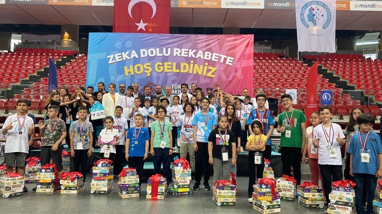 5.Türkiye Akıl ve Zeka Oyunları Turnuvası’nda dereceye giren öğrenciler ödüllerini aldı