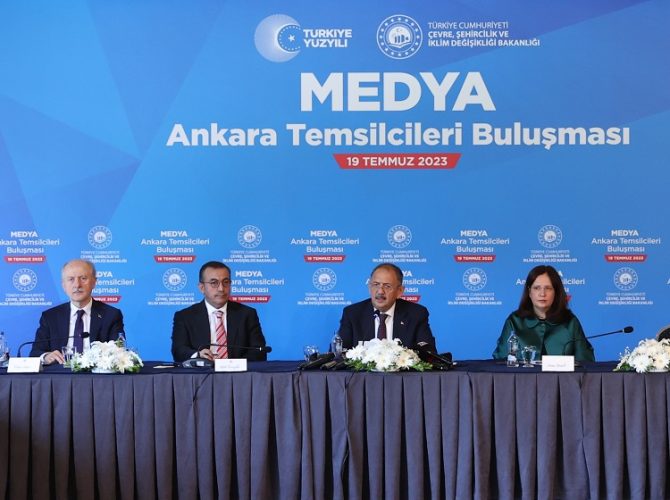 BAKAN ÖZHASEKİ MEDYA MENSUPLARI İLE BULUŞTU