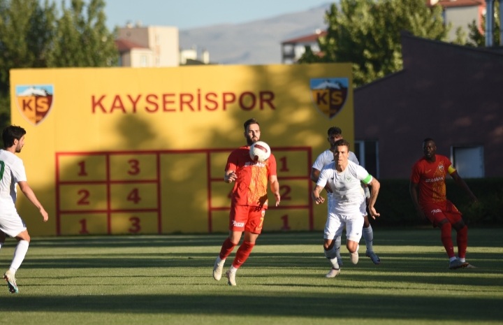 Kayserispor hazırlık maçında Konyaspor’a farklı yenildi