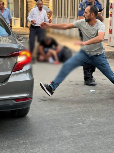2 grup arasında çıkan kavgaya müdahale eden polis memuru yaralandı