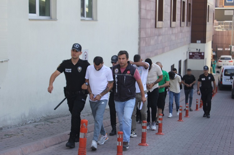 Uyuşturucu madde operasyonunda 6 şüpheli adliyeye sevk edildi
