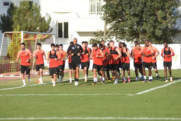 Kayserisporlu futbolcuların Beşiktaş mesaisi devam ediyor