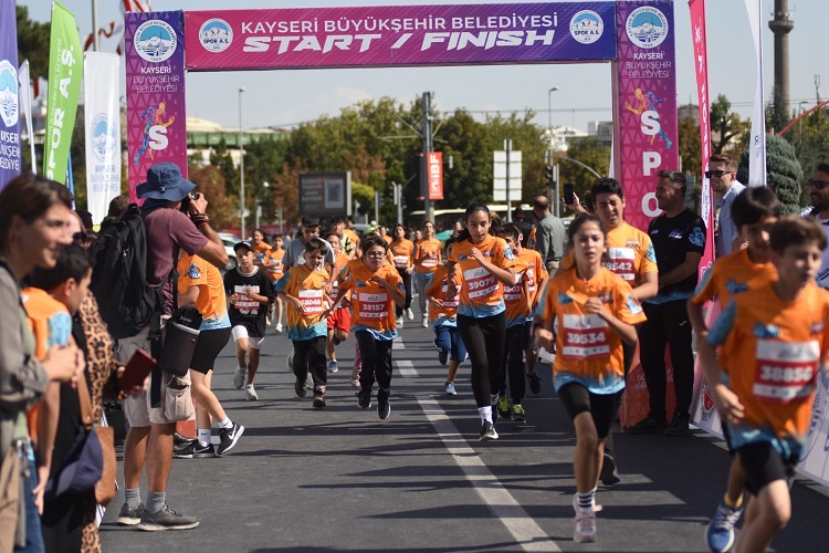 Üçüncü Uluslararası Yarı Maratonu Çocuk Koşusu gerçekleştirildi