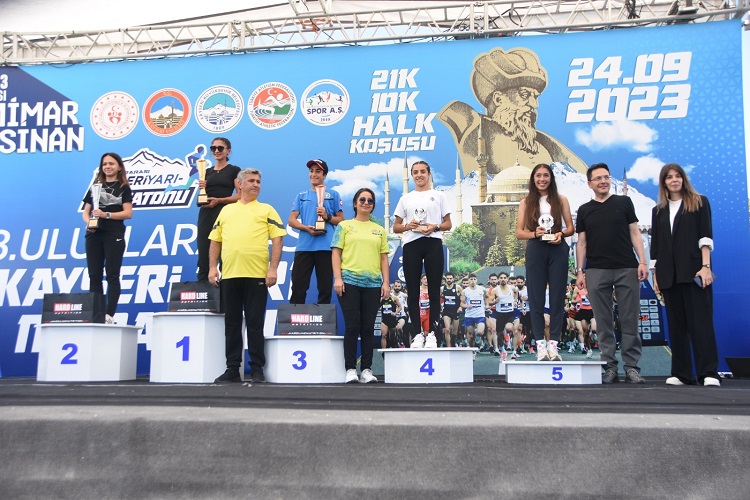 Uluslararası Kayseri Yarı Maratonunun kazananları belli oldu