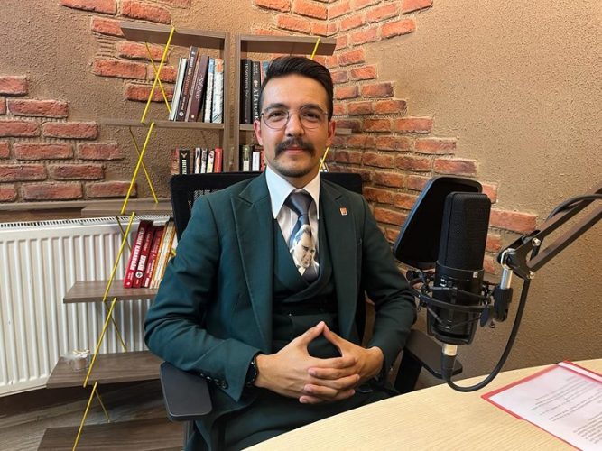 CHP Yeşilhisar İlçe Başkanı Deniz Onaç: “İlçemizdeki konut yokluğu ve istihdamsızlık, ilçemizi terke zorlamaktadır”