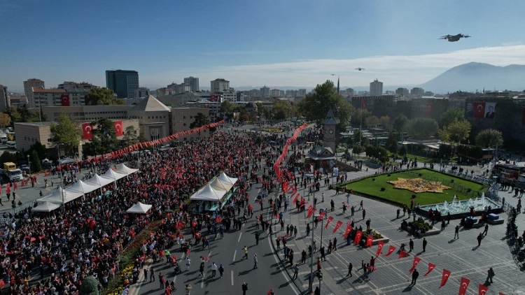 Cumhuriyet’in 100. Yılı Kayseri’de büyük bir coşkuyla kutlandı