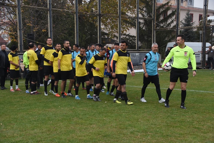 100’üncü Yıl Öğretmenler Arası Futbol Turnuvası başladı