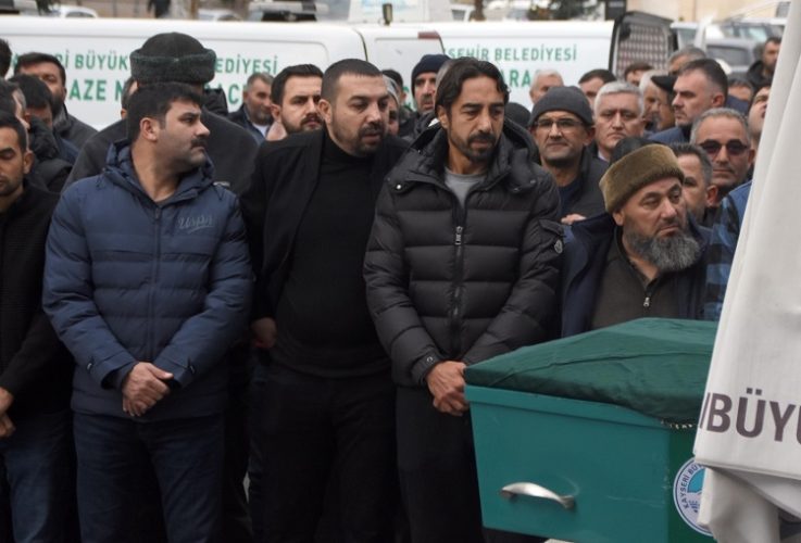 Kayserili futbolcu İbrahim Öztürk annesini kaybetti