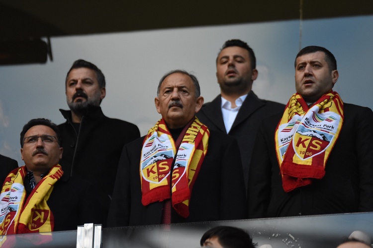 Bakan Mehmet Özhaseki: “Yıllarca bu kulübe emek verdim”