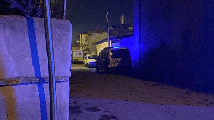 BACAĞINDAN VURULAN KADIN HASTANEYE KALDIRILDI