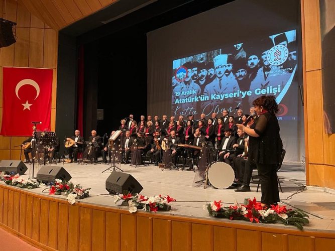 Cumhuriyetin 100’üncü yılında Atatürk’ün sevdiği şarkılar söylendi