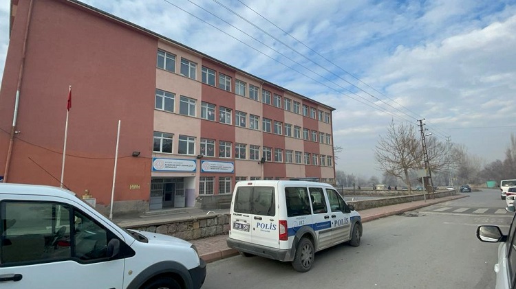 OKULU KURŞUNLAYAN ŞÜPHELİLER YAKALANDI