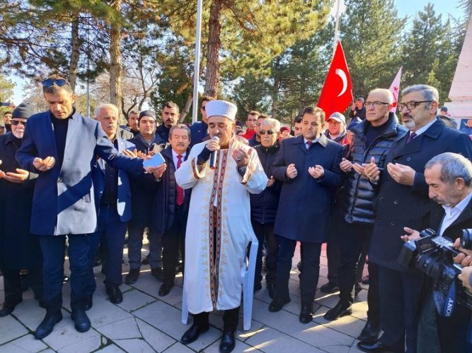 Şehit olan 9 asker için Kartal Şehitliği’nde dua edildi