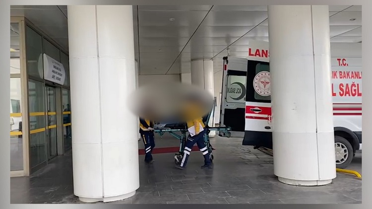 Kadın öğretmen okulda  silahla vuruldu