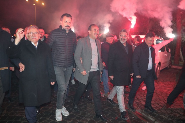AK Parti İl Başkanı Fatih Üzüm: “Gölgemizde geçinenler nerede”