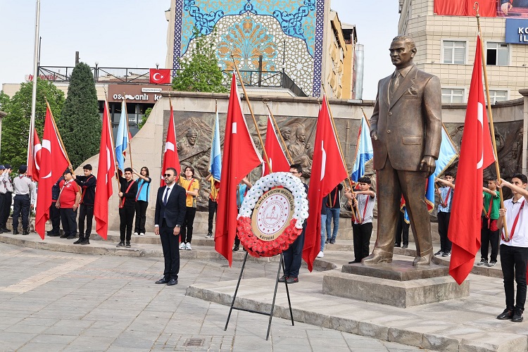 Cumhuriyet Meydanında 23 Nisan töreni düzenlendi