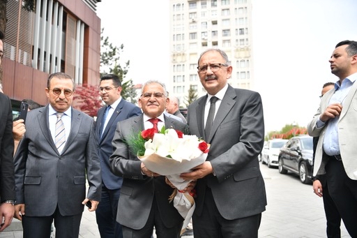 Bakan Özhaseki, Başkan Büyükkılıç’a hayırlı olsun ziyaretinde bulundu