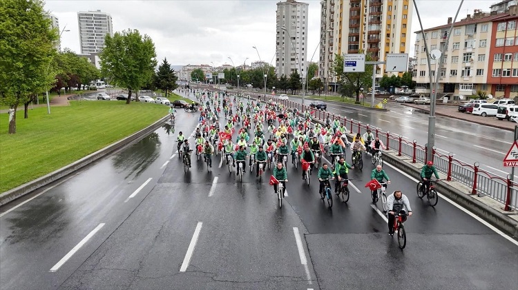 Bisikletseverler ‘Sağlıklı Yaşamın Keyfini Birlikte Sürelim’ sloganıyla pedal çevirdi