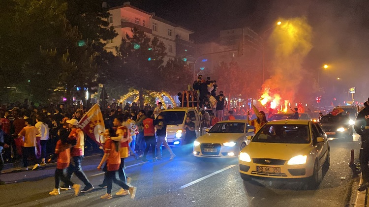 GS’nin şampiyonluğu Kayseri’de de kutlandı