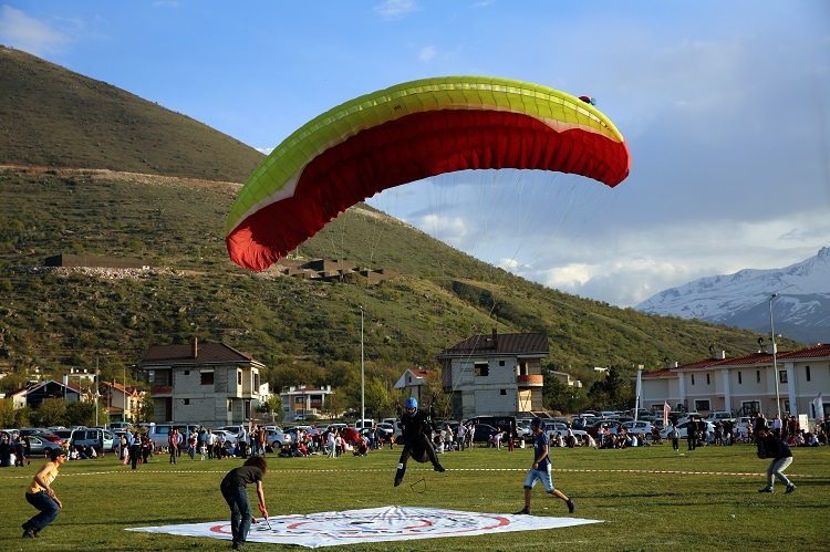 YAMAÇ PARAŞÜTÜ İNİŞ ALANI RESMEN İNİŞ PARKURU OLDU