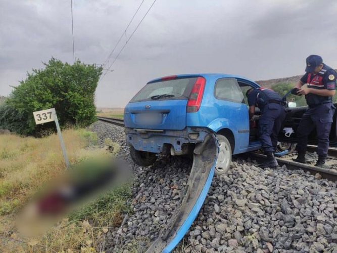 TREN YOLUNA DÜŞEN OTOMOBİL SÜRÜCÜSÜ HAYATINI KAYBETTİ