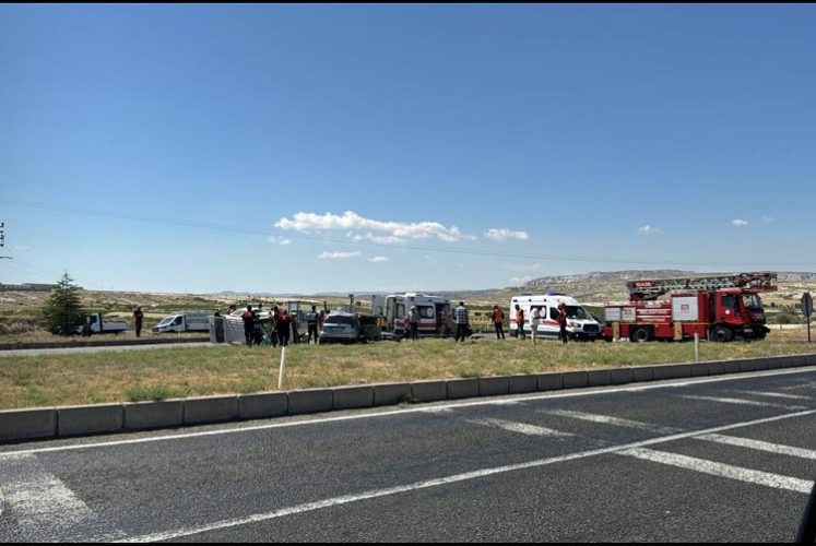 Kayseri-Nevşehir yolunda iki araç çarpıştı: 1 ölü, 4 yaralı