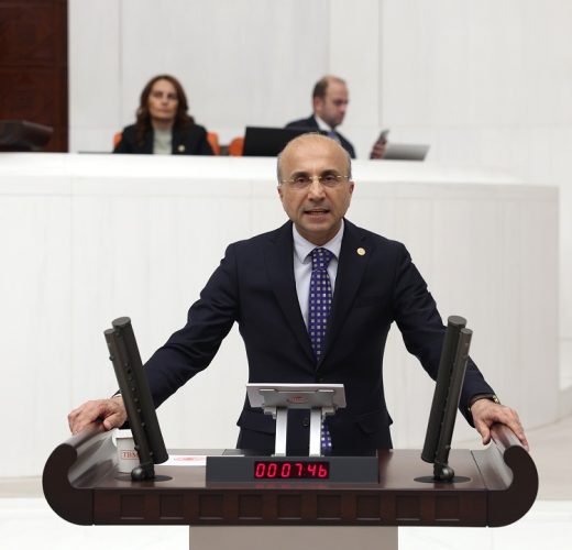 CHP’Lİ AŞKIN GENÇ’TEN TORBA KANUN TEPKİSİ: ÜNİVERSİTELERİMİZ SİYASİ VESAYETİN ALTINASOKULMAK İSTENİYOR